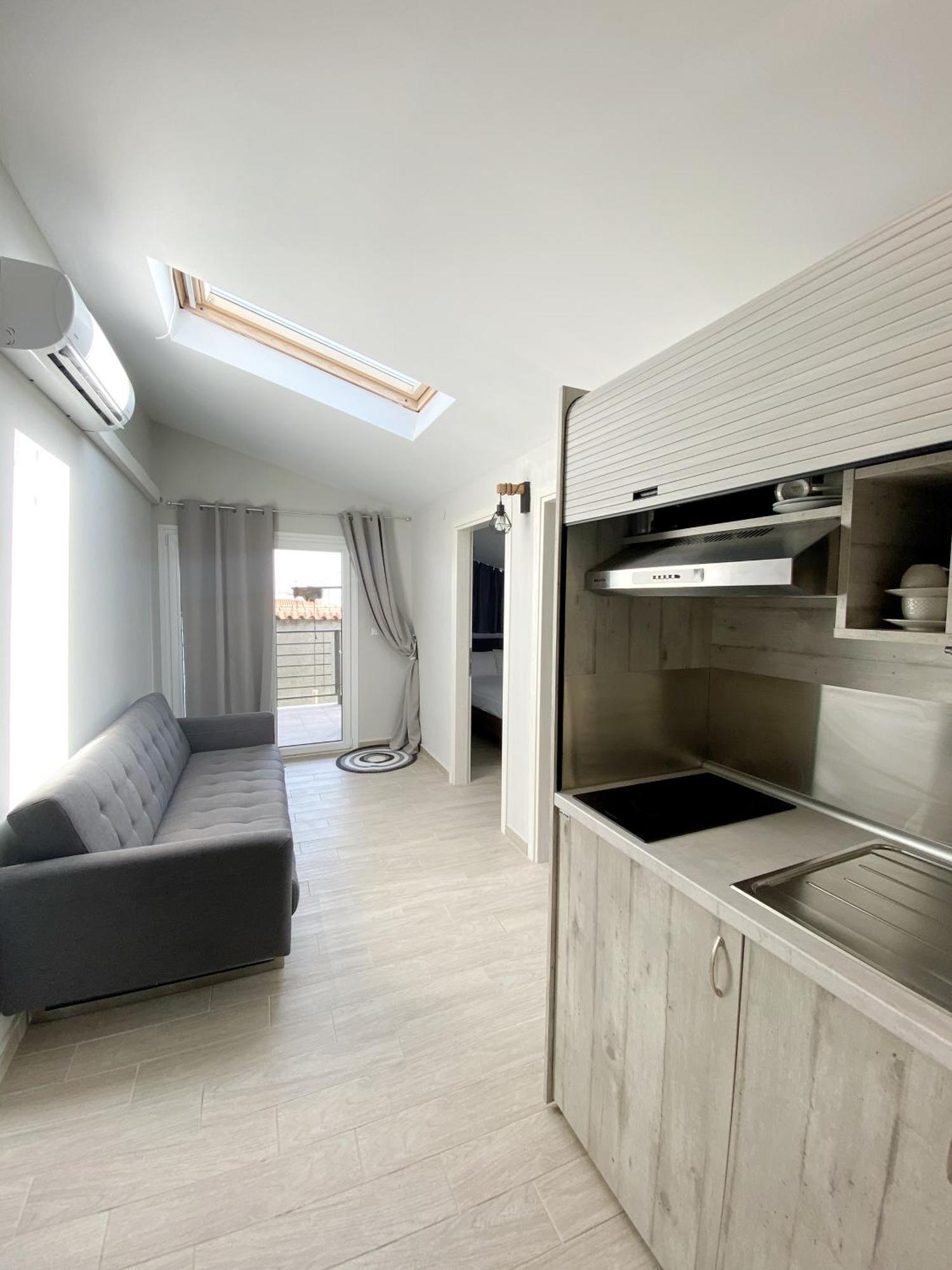Delia Apartments Пефкохори Екстериор снимка