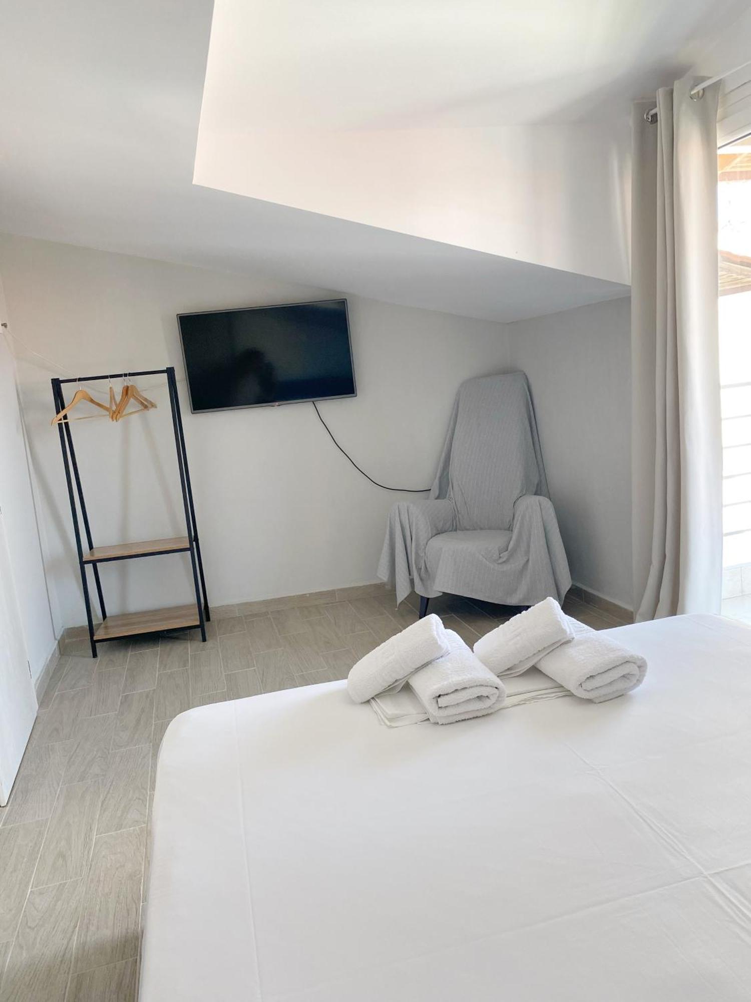 Delia Apartments Пефкохори Екстериор снимка