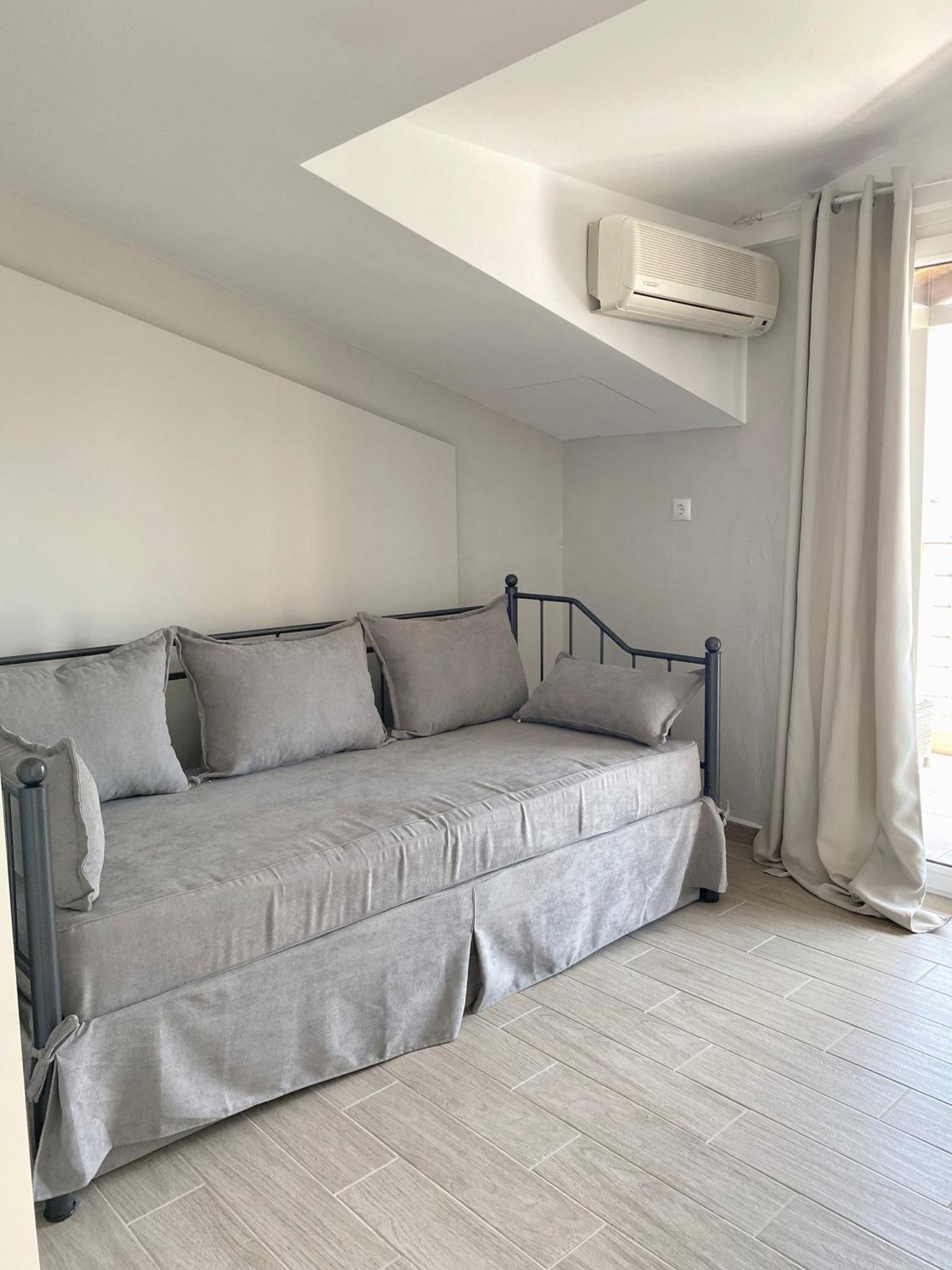 Delia Apartments Пефкохори Екстериор снимка