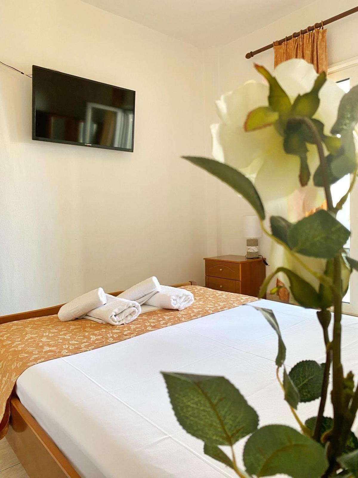 Delia Apartments Пефкохори Екстериор снимка
